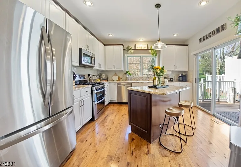 78 Kent Dr — Photo 7