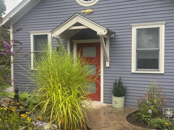 17 Spring St, Wakefield, RI 02879