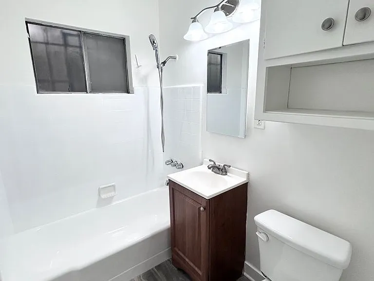 1220 S Manhattan Pl — Photo 6
