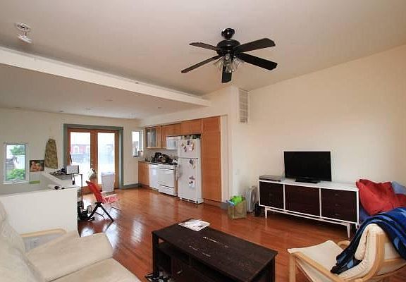 2nd image of 2929 W Girard Ave