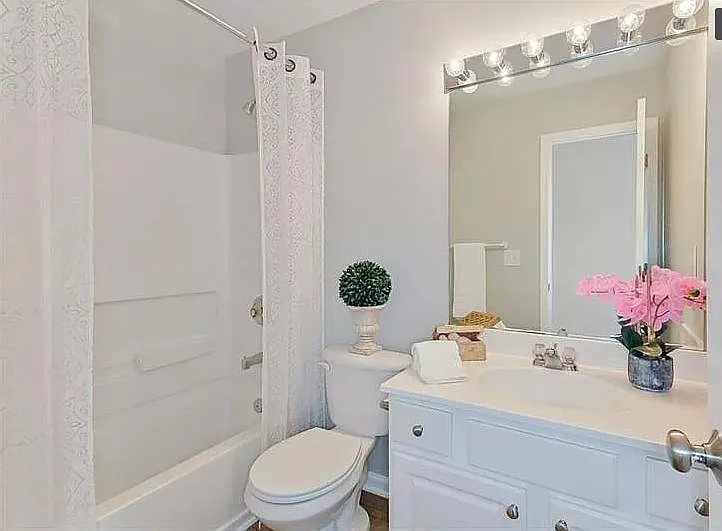 1064 Prestwyck Ct — Photo 16