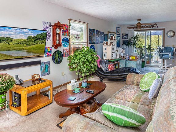 3rd image of 2096 Sondra Ln