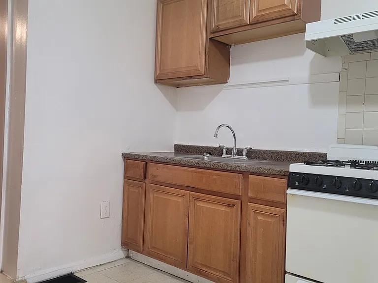 1126 Kaighn Ave — Photo 4