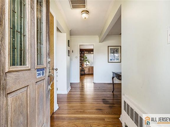5th image of 377 New Dover Rd