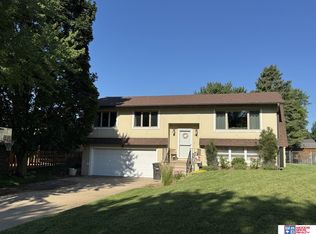 2011 Viola Ave, York, NE 68467