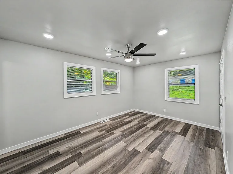 24 Hampstead Ln — Photo 9