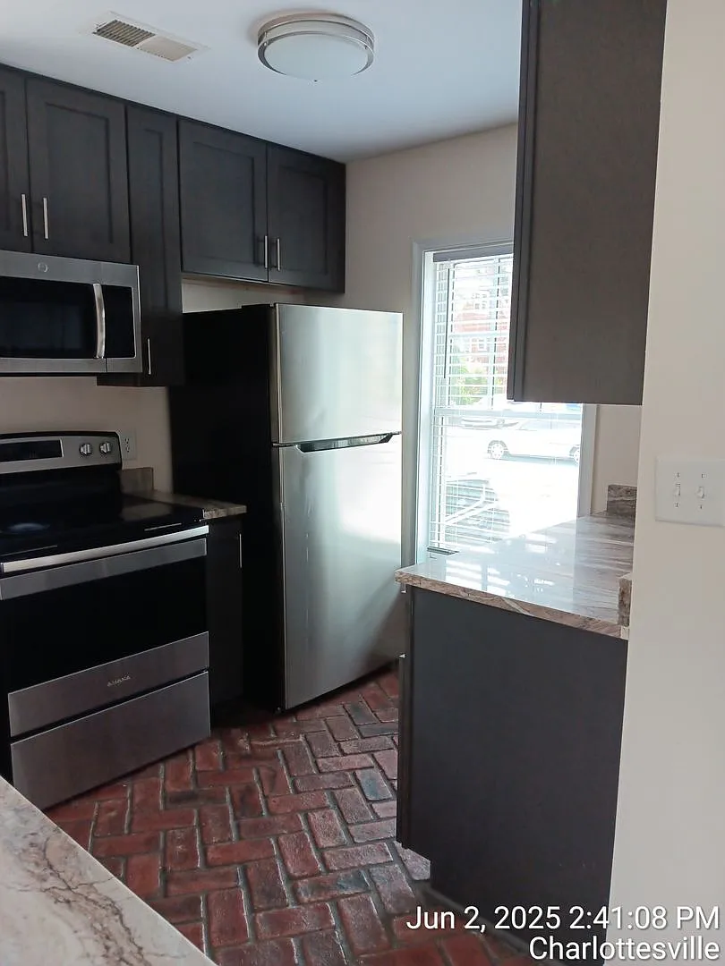 2027-2028 Leasing Year Heart of 14th ST / 3 bedroom 2 Bath 515 14th St NW Apt B — Photo 2