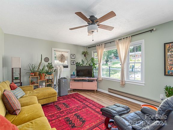 5th image of 44 Woodview Dr
