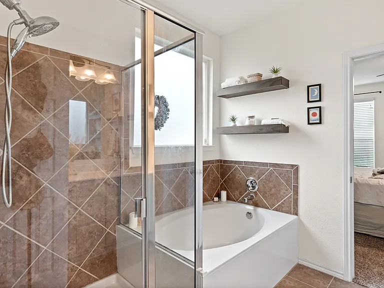 5516 Pinery Dr — Photo 9