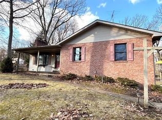 42900 Woodvale Ln, Columbiana, OH 44408