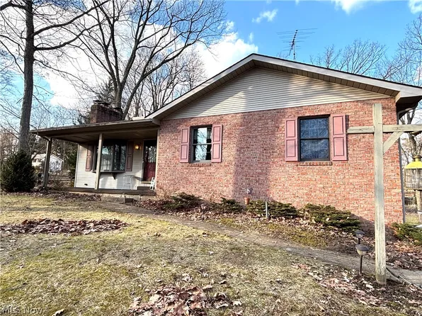 42900 Woodvale Ln, Columbiana, OH 44408