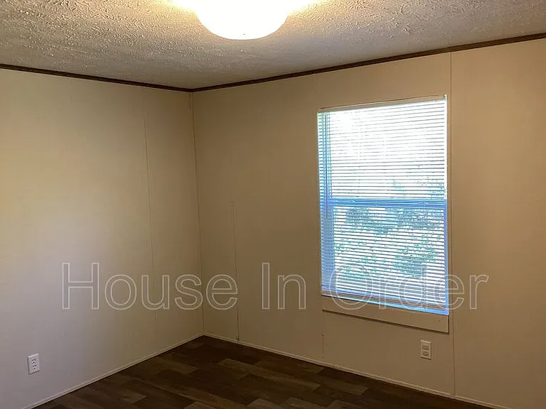 109 Shamrock Park Dr — Photo 8