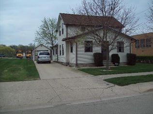 321 S Main St, Walnut, IL 61376