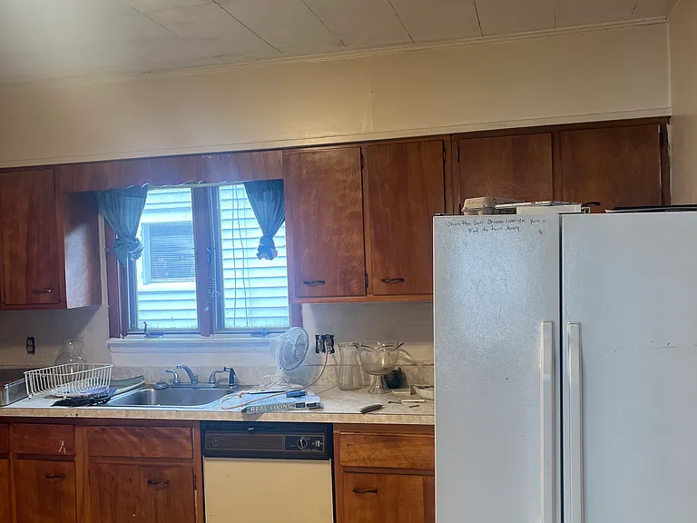 87 Hazelwood Ave — Photo 2