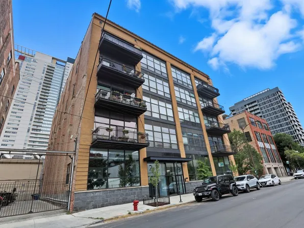 (undisclosed Address), Chicago, IL 60607