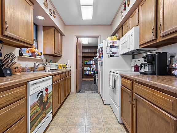2nd image of 1233 E Park Dr