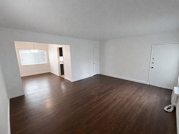 5th image of 11437 Oxnard St #6