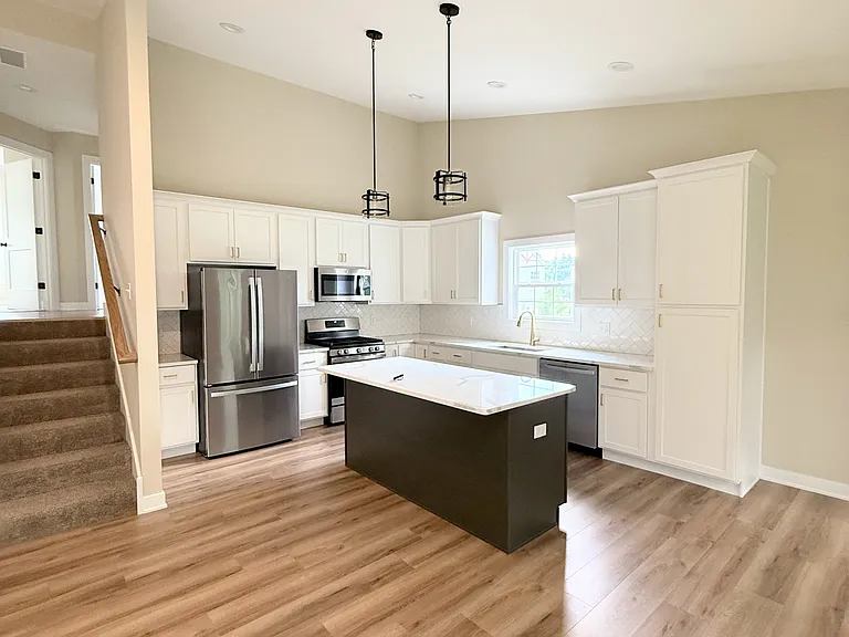 1604 Melanie Ln — Photo 5
