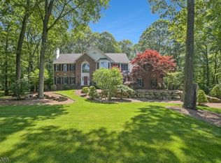 4 Knollwood Ter, Chester, NJ 07930