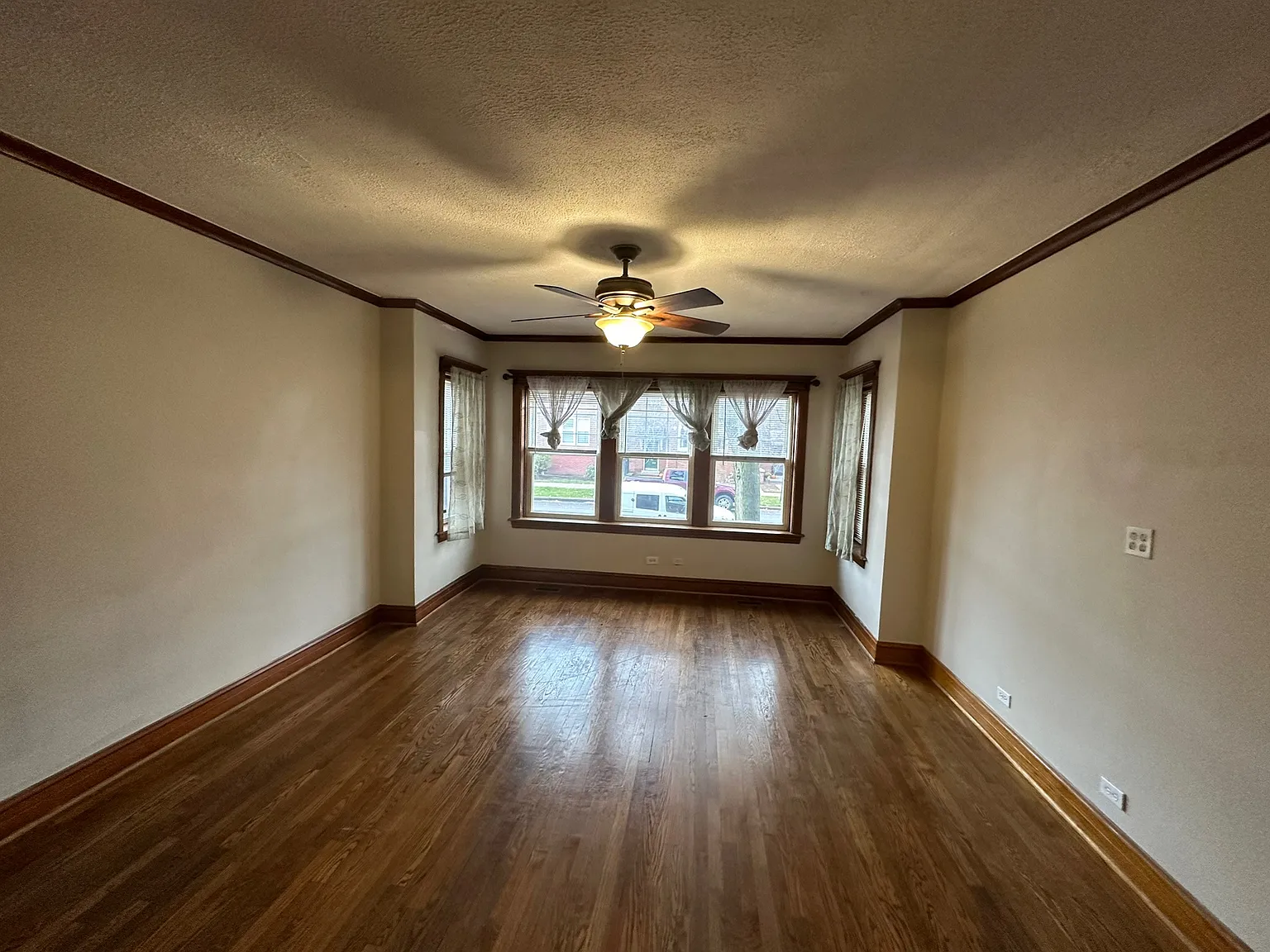 3626 N Troy St — Photo 2