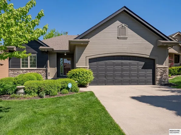 19222 Pasadena Cir, Omaha, NE 68130