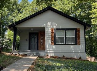 2704 N Robinson St, Kansas City, MO 64117