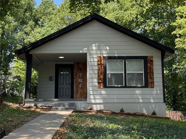 2704 N Robinson St, Kansas City, MO 64117