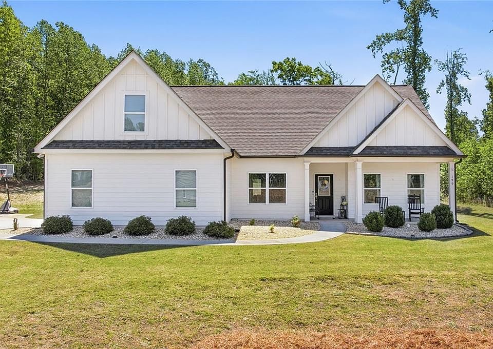 1st image of 199 Oakwood Dr