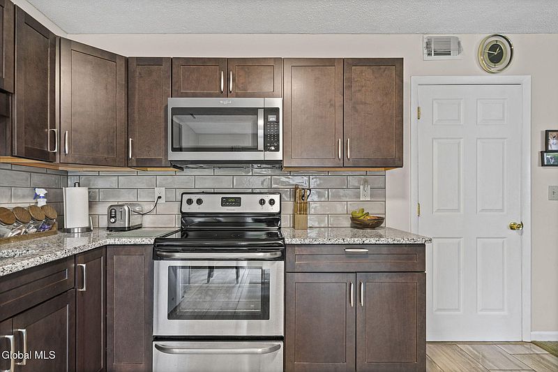 3rd image of 4 Deerfield Drive