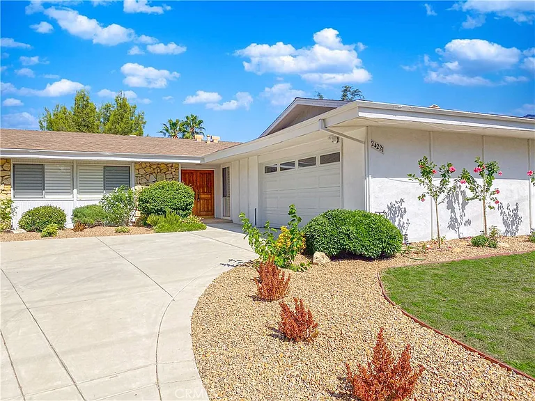 24221 Hatteras St — Photo 4