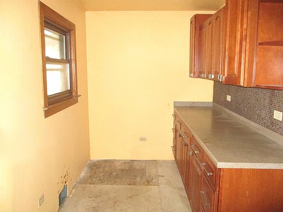 5th image of 10920 W Grand Ave