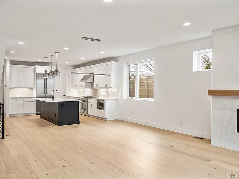290 Monroe St — Photo 20