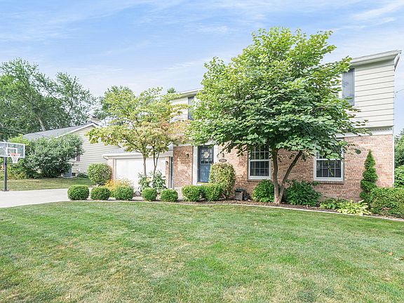 3rd image of 2303 Cambridge Dr SE