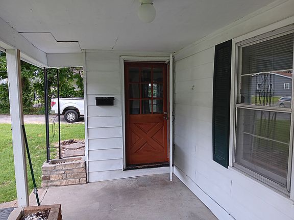 3rd image of 712 N 6th St