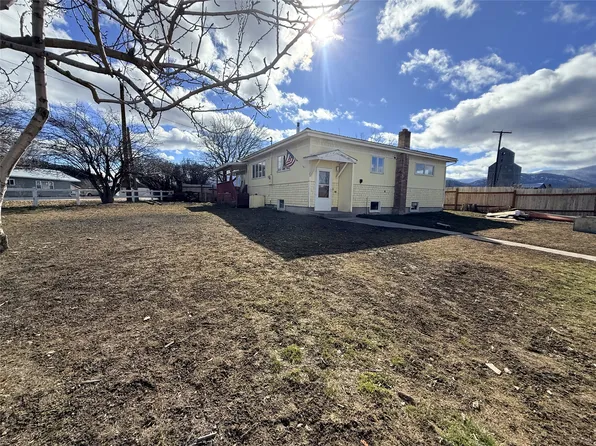 303 Rittenour St, Plains, MT 59859