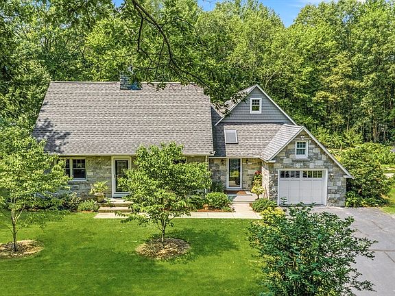 4th image of 33 Rattle Hill Rd