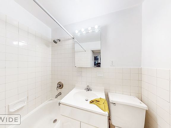 4th image of 219 E 88th St APT 1D