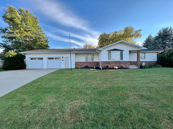 1314 Circle Dr, Aplington, IA 50604