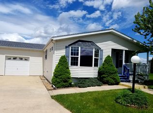 658 Bluebird Cir #B, Sandwich, IL 60548