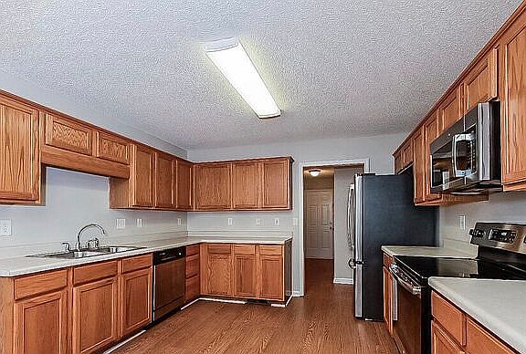 5th image of 135 Brookhaven Ln