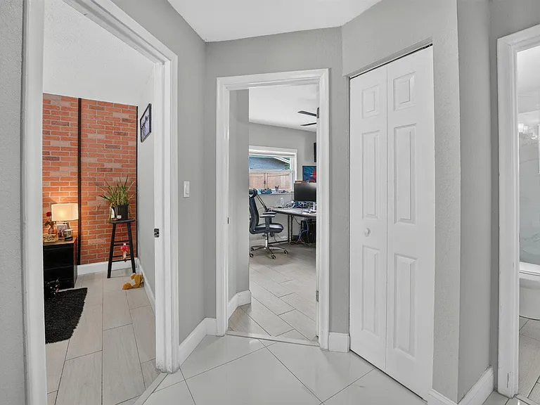 8131 NW 44th Ct — Photo 47