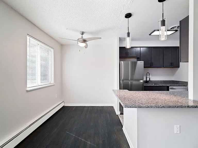 Coventry Mayfield Apartments — Photo 26