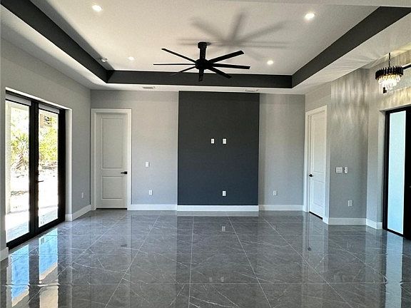 4th image of 1112 Sentinela Blvd E