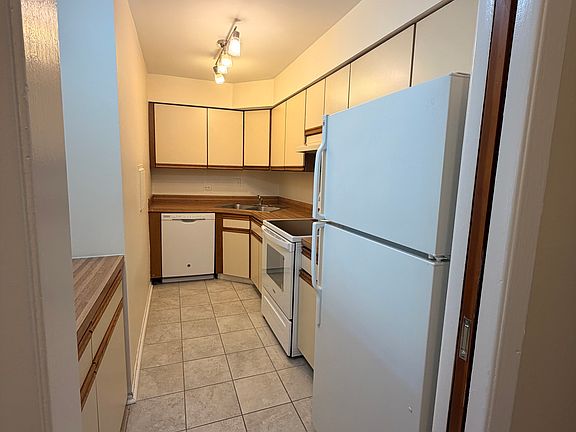 4th image of 1950 Cherry Ln APT 316