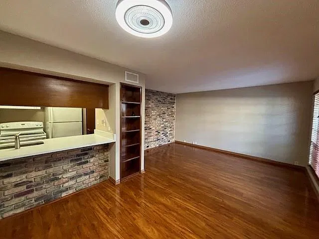 1 bed, 1.0 bath, 570 sqft, $1,100 — Photo 3
