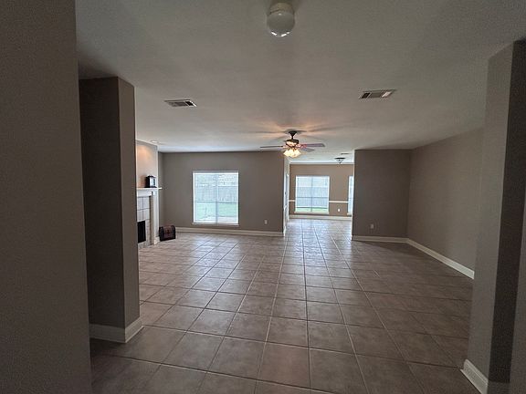 4th image of 724 Simpson Way