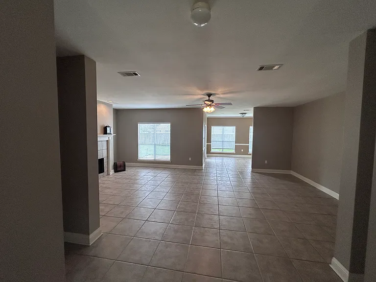 724 Simpson Way — Photo 4