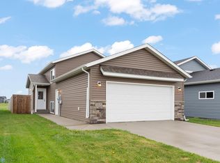 3315 Maple Leaf Loop S, Fargo, ND 58104