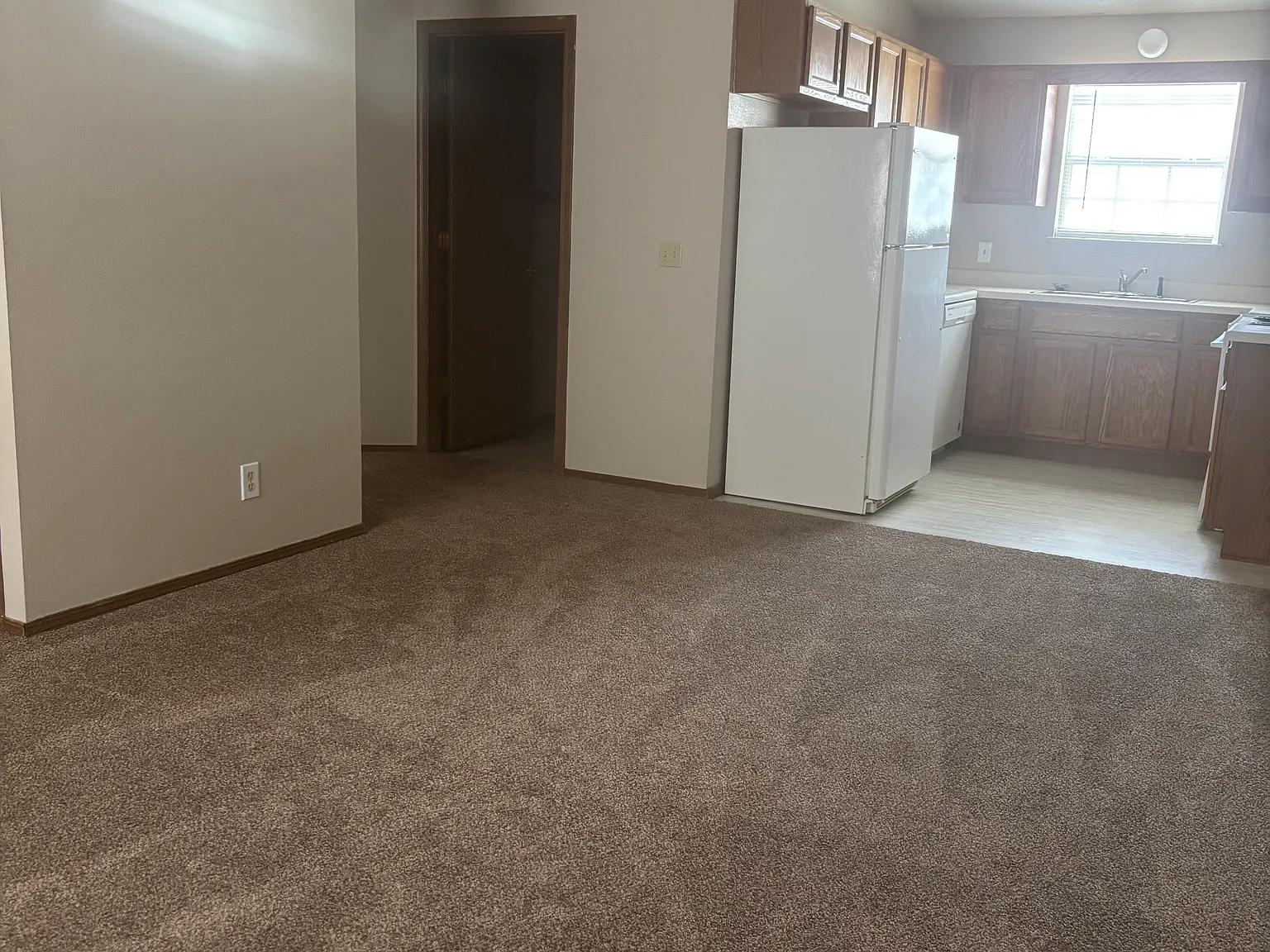 2 bed, 750 sqft, $800 — Photo 1
