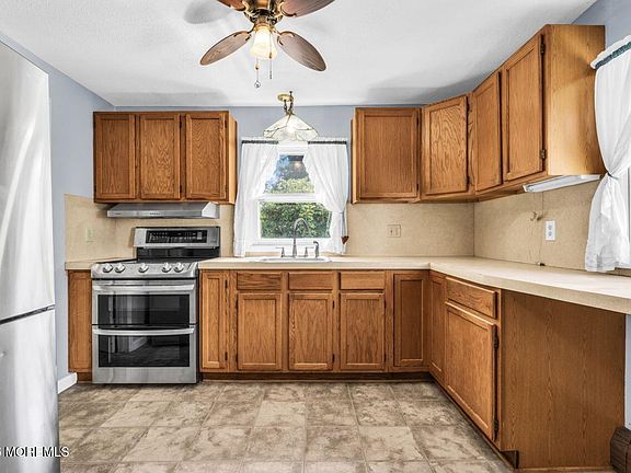 4th image of 11 Hemlock Road